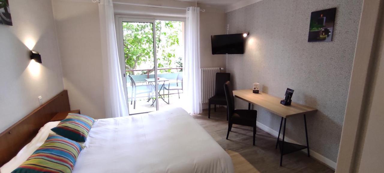 Hostellerie Du Parc Labarthe-Inard Exteriör bild