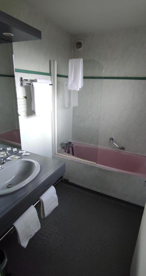 Hostellerie Du Parc Labarthe-Inard Exteriör bild