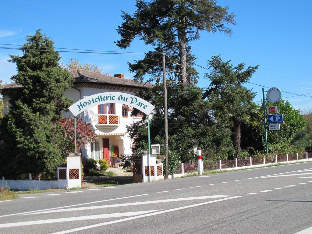Hostellerie Du Parc Labarthe-Inard Exteriör bild