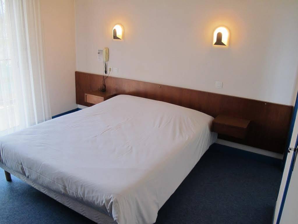 Hostellerie Du Parc Labarthe-Inard Exteriör bild